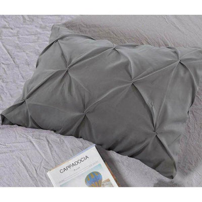 Laura's Lace 3 Piece Pintuck Pinch Pleated Duvet Cover - Zipper Closure